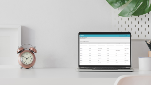 Read more about the article Cum să alegi sistemul digital de management al vizitatorilor potrivit afacerii tale